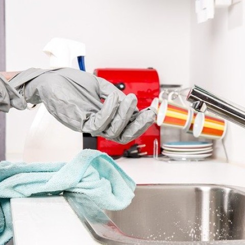 Waschraumpflege – Arbeitsschutz und Unfallverhütung