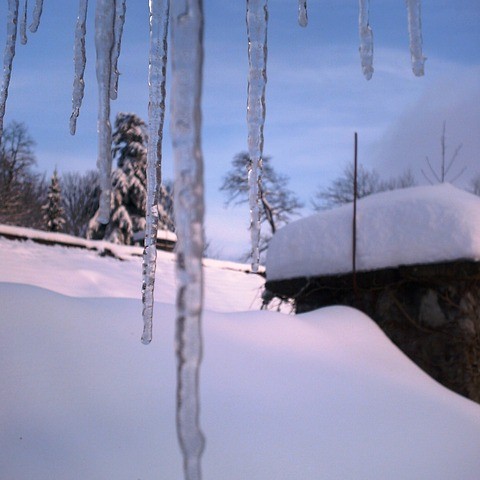 Schnee und Dächer